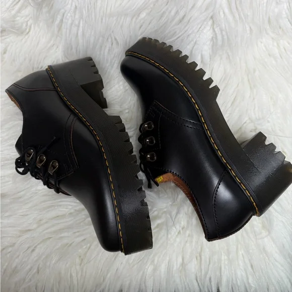 Dr. Martens Leona Low Vintage Smooth Platform Derby